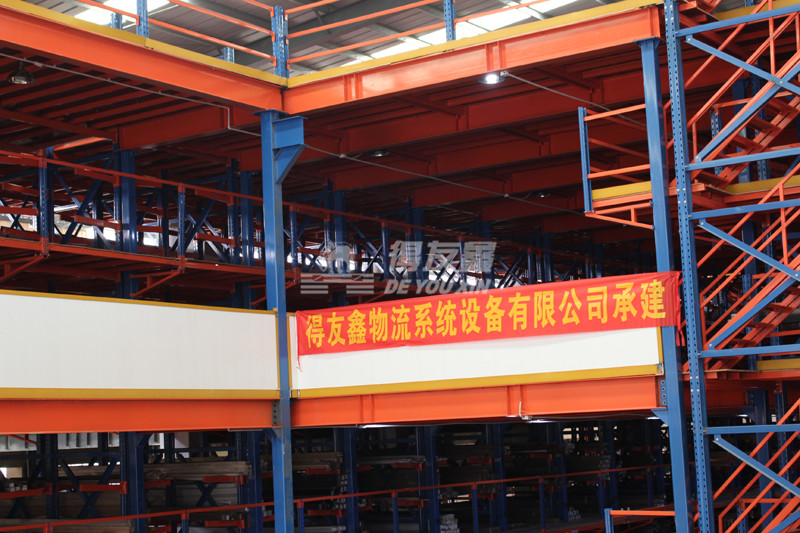 铝合金门窗厂钢结构悬臂阁楼货架安装案例